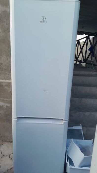 Продаёться холодильник Indesit Б/у