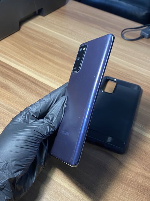 Samsung Galaxy s20 FE• 128 GB • Cloud Navy