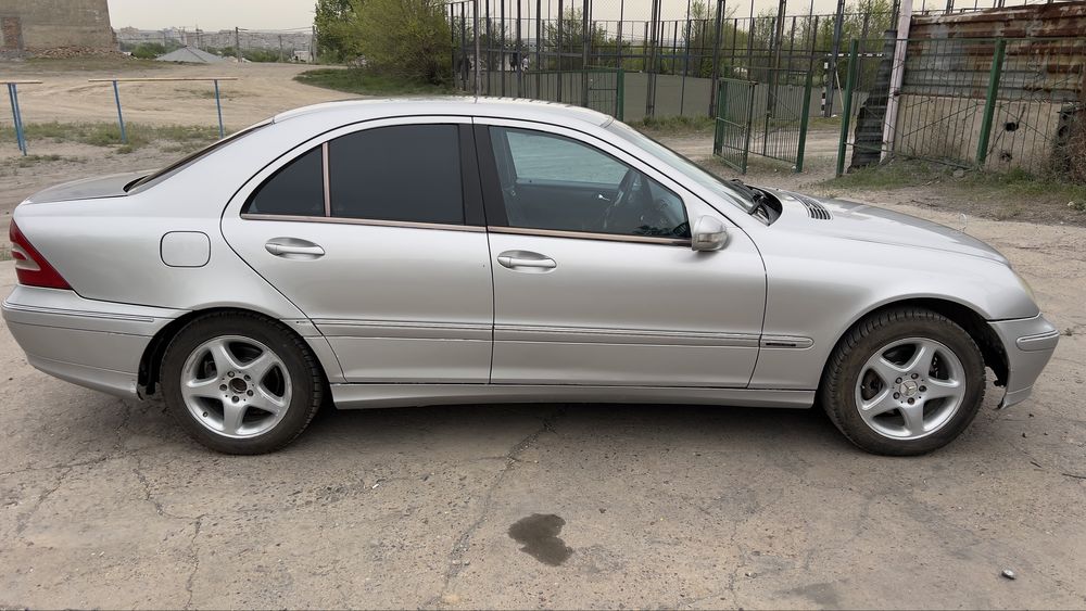 Mercedes-Benz C180 W203 2.0 AT