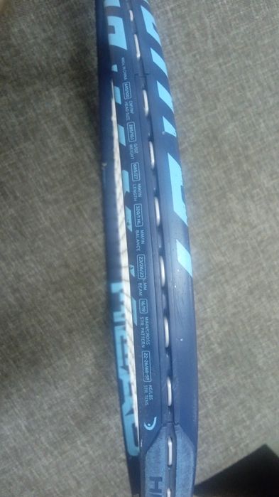 Теннисная ракетка