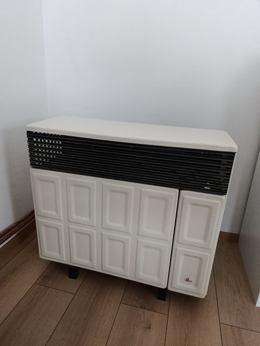 Vând convector pe gaz