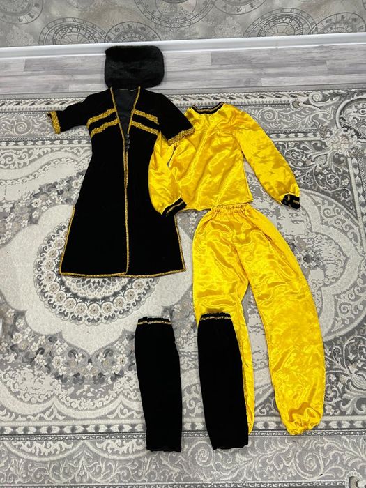 Әр түрлі ұлттық киімдер