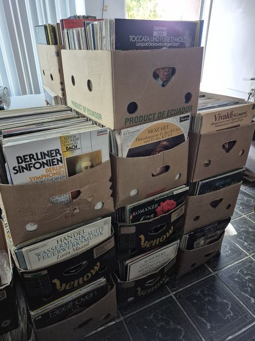 Vând Discuri Vinil colectie 150lp  in stare buna cu muzica clasică 
- T