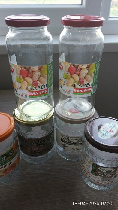 Над 100 броя буркани