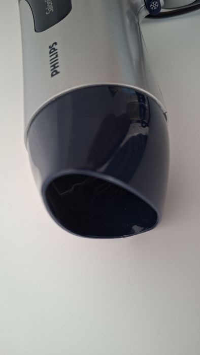 Uscător de păr/ Feon Phillips