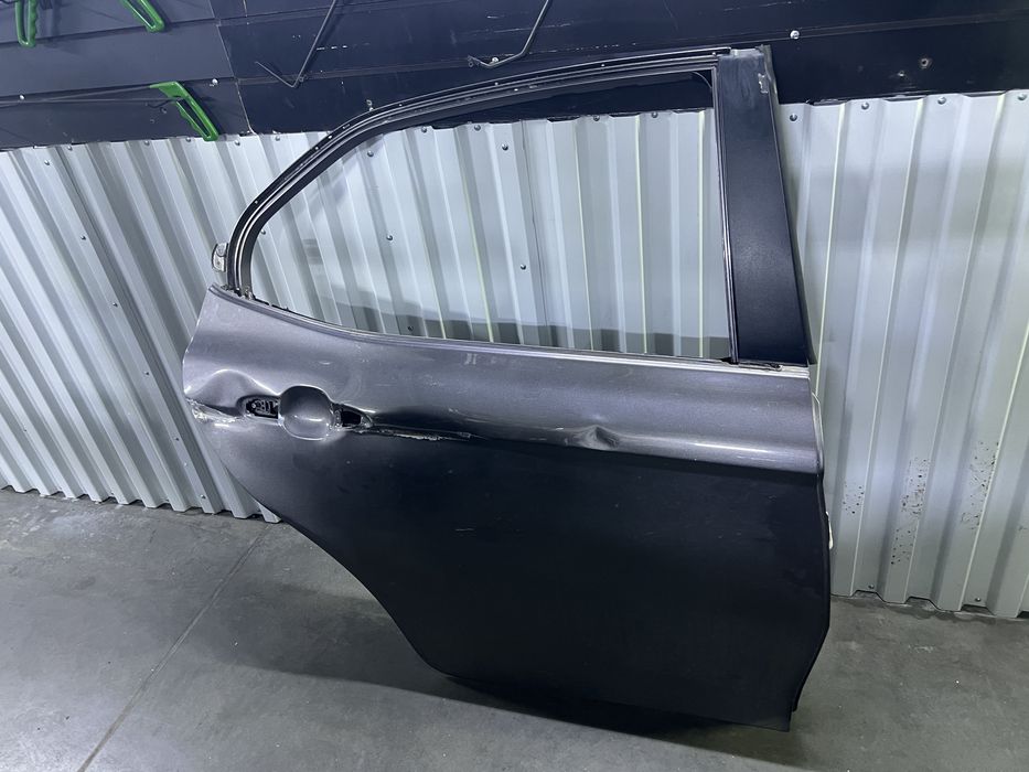 Дверь 70-75 тойота камри свет граффити