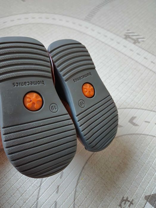 Нови обувки Biomecanics номер 19, вкл. и за прохождане