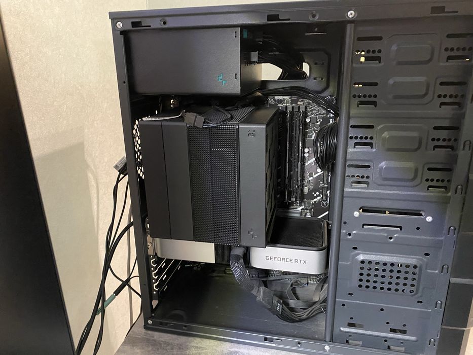i7-12700f, 3060ti Founder Edition.