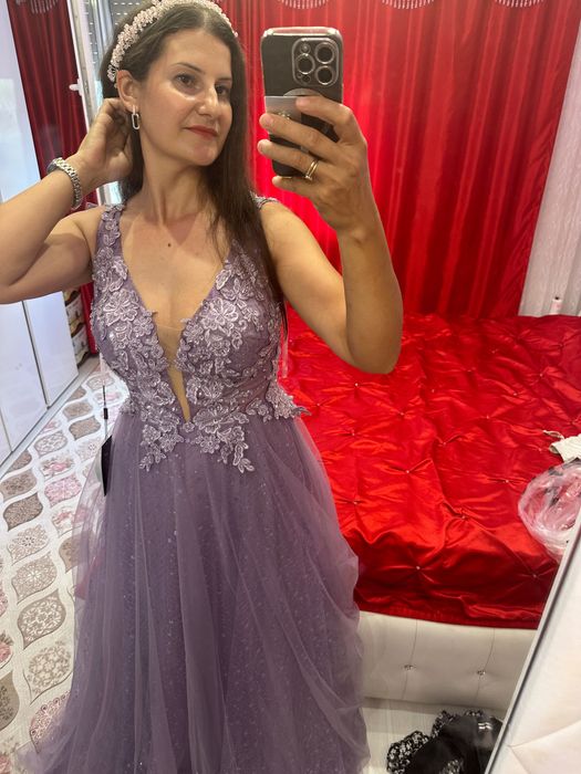 Рокли нови и облечени само за няколко часа