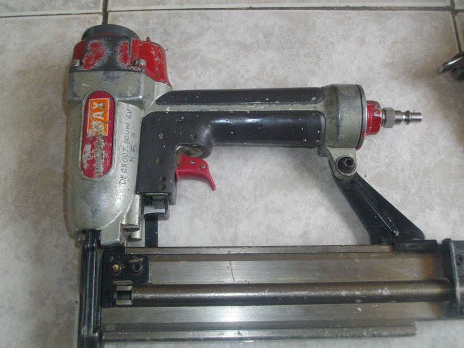 Пневматичен Такер Duo-Fast MAX за пирони до 50mm