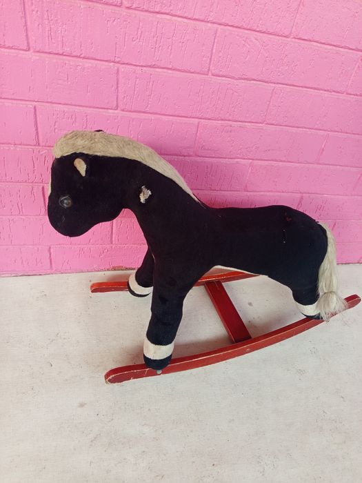 Лошадка качалка детская .