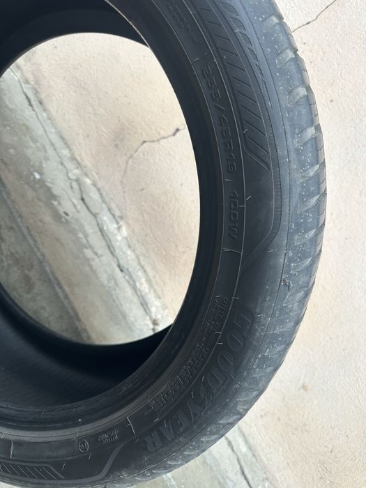 255/45/19 Good-Year M+S -235/45/19 dunlop 2 bucati