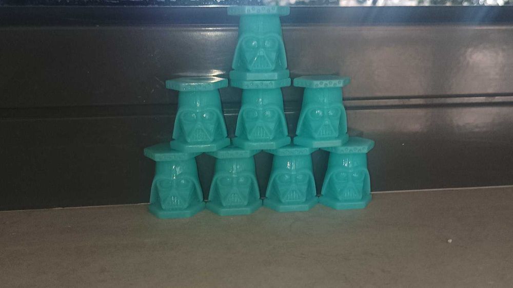 Фигурки,ключодържател и хвърчащи дискове на Sonic,Star wars и Yu-Gi-Oh