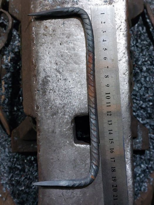 Vând scoabe construcții de 8mm și 10mm