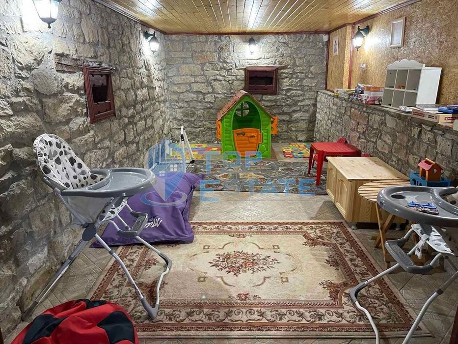 Успешно работеща къща за гости с басейн и отлична репутация в село Ми