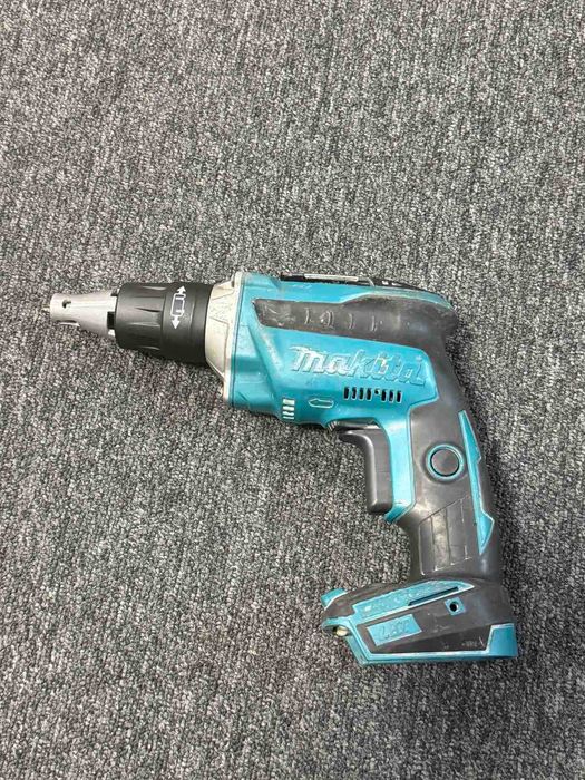 ВТОРА УПОТРЕБА Акумулаторен винтоверт за гипсокартон Makita DFS452Z