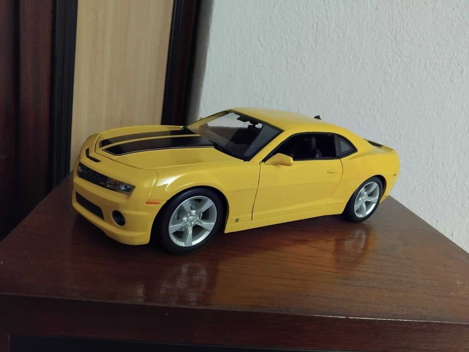 Chevrolet Camaro мащаб 1 18 Maisto с меко окачване, нов! Колекционерска коламетална количка !