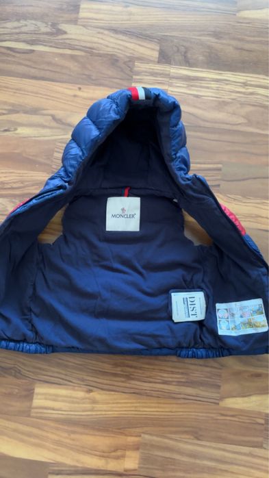 Елек Moncler с гъши пух