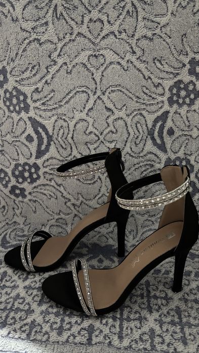 Чисто нови токчета