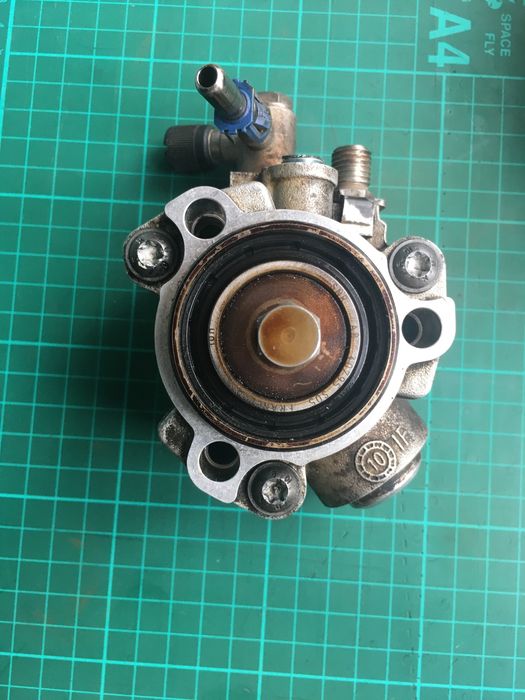 Помпа високо налягане Опел 2.2 директ Opel Vectra C Zafira  Signum