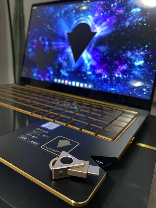 Laptop BasM Gold -metal case