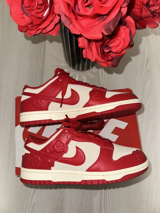 Nike dunk low red roses