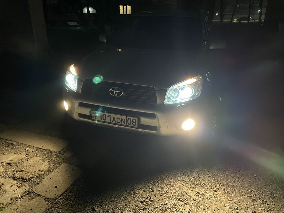 Рав 4  2006 год.