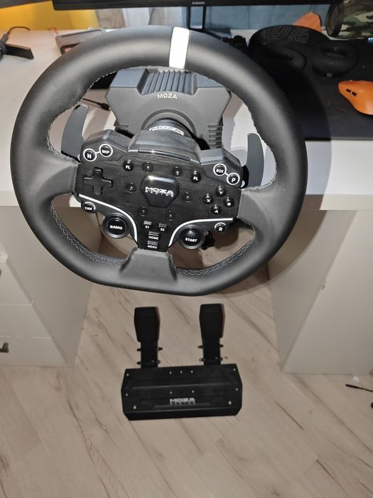 Moza R5 игровой руль