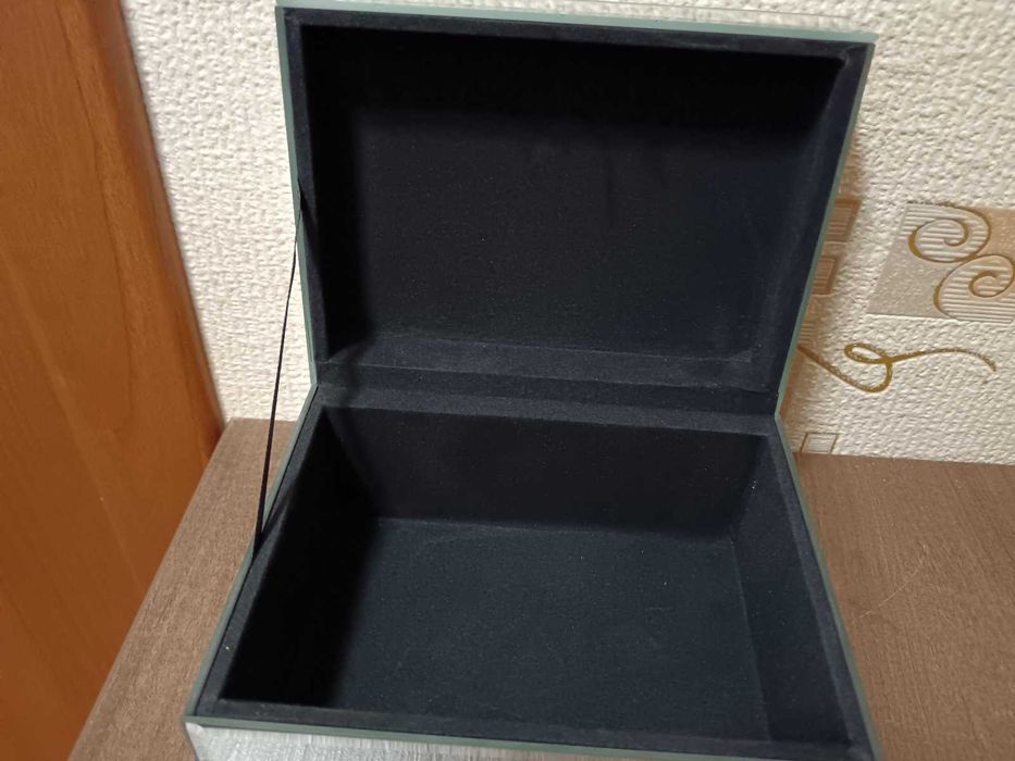 Нови красиви огледални,стъклени,пласмасови кутии за бижута.Бомбониера.