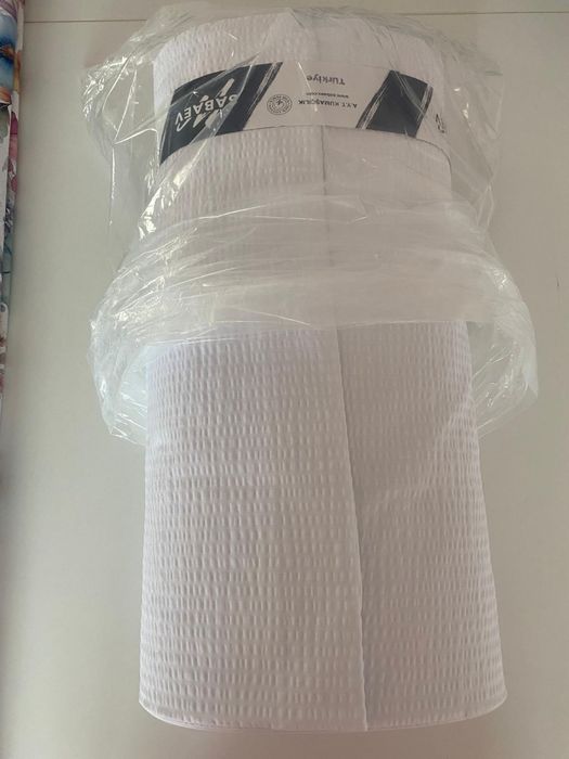 Lenjerii pat doua persoane si o persoana, set cuvertura, fete masa bumbac impermeabil, prosoape bucatarie. Toate produsele sunt din bumbac 100%.