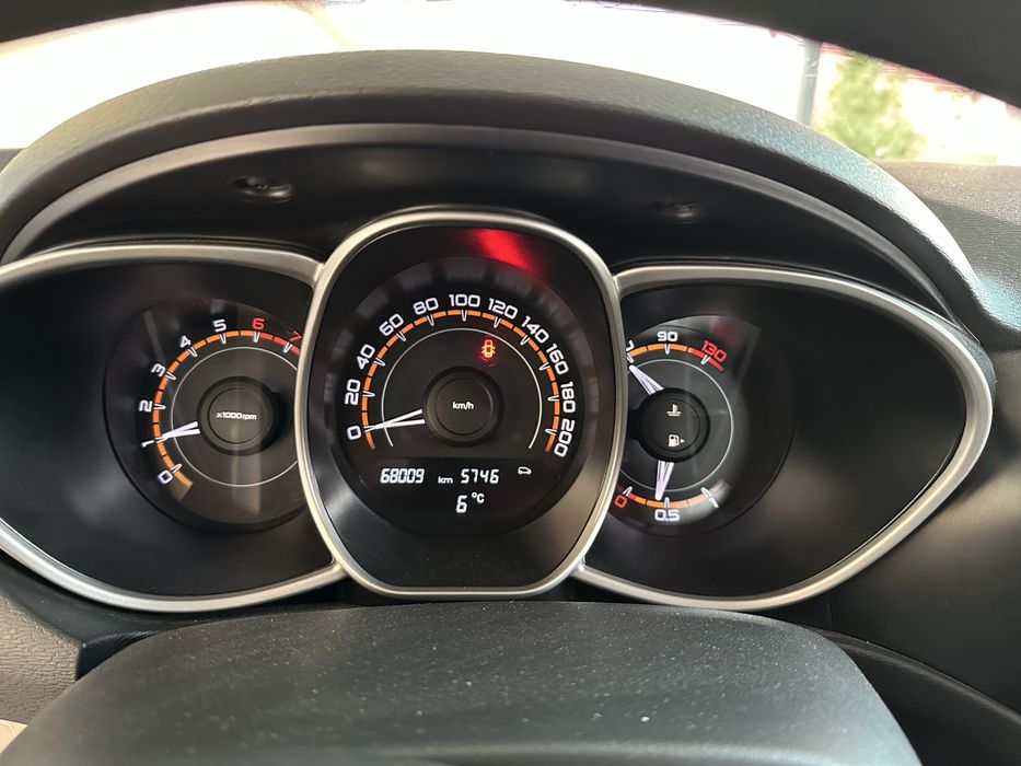 * LADA VESTA 1.8 мех 2018 год одни руки в отличном состоянии срочно!