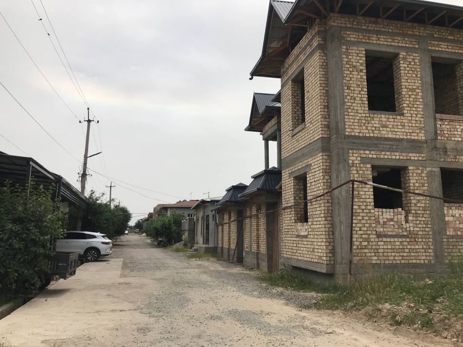 Hovli sotiladi karopka 1 sotix dan yonma yon 2 ta uchaska