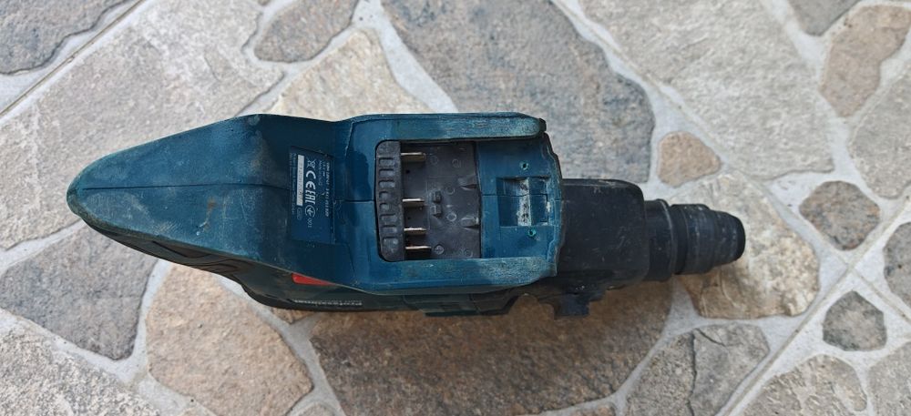 Продавам Перфоратор BOSCH 18V