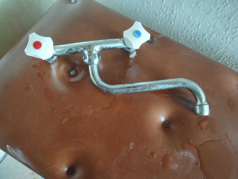 Смесител за стена