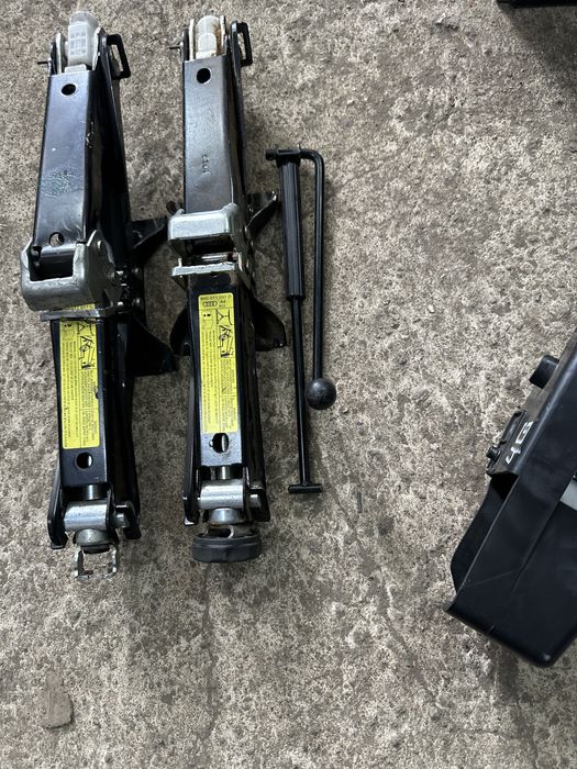 Крик за Audi A6 4F Ауди А6 Oem Номер: 4F0 011 031 H