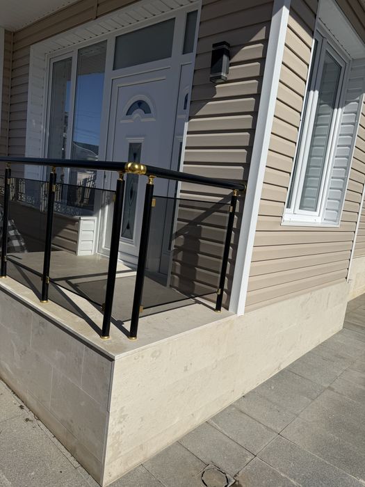 Алуминиеви и стъклени парапети с Експресен монтаж