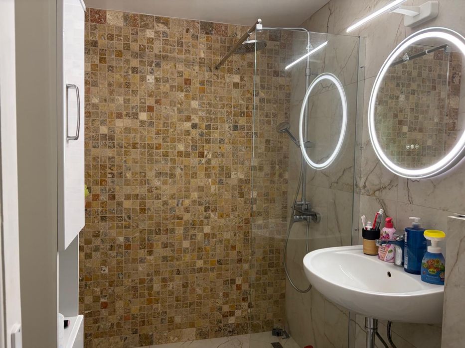 Inchiriez apartament cu 3 camere