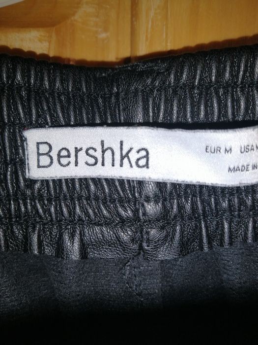 Марков кожен панталон" BERShKA"
