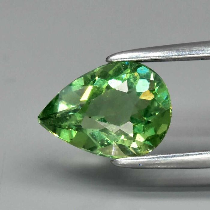 Сапфири,Гранати,Перидоти,Циркон, Турмалини,Морганити,Хризоберил,Апатит