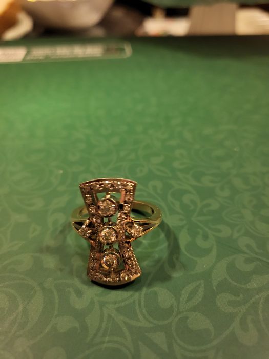 Кольцо массивное с бриллиантами