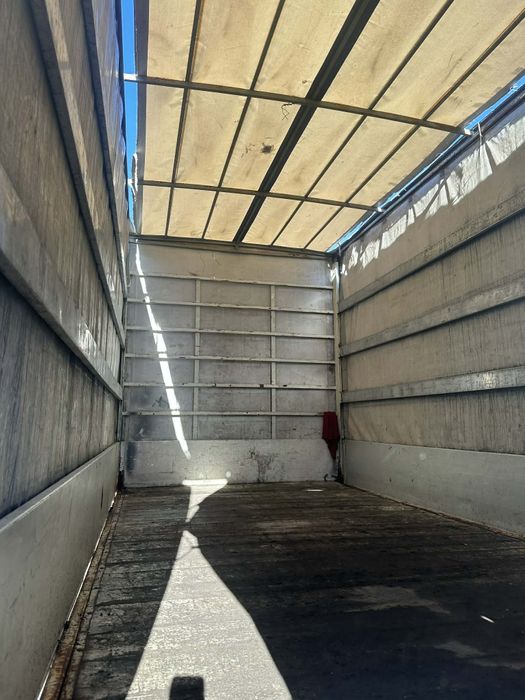 Каросерия с конструкция и брезент