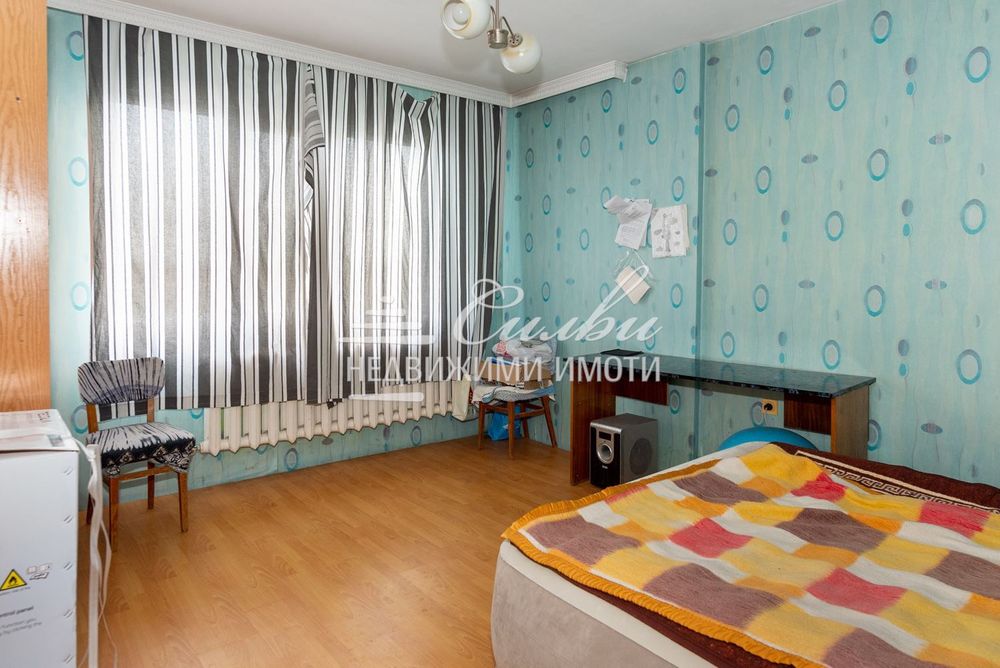 Многостаен СРЕДЕН апартамент – кв.Тракия.