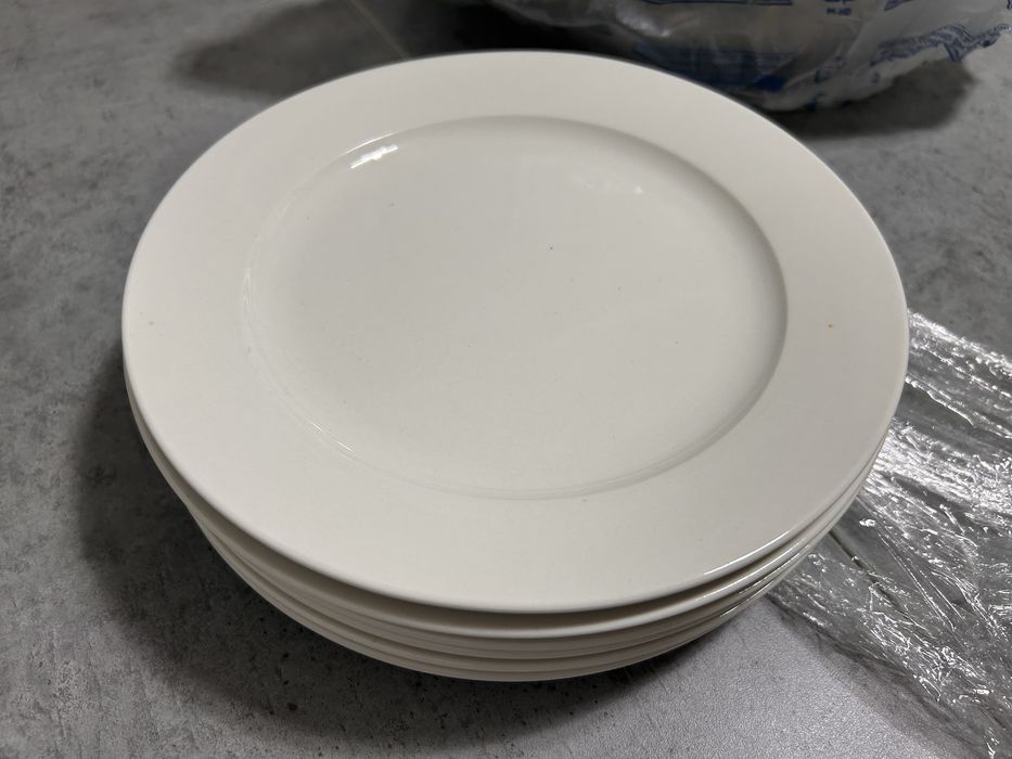 Тарелки белые новые