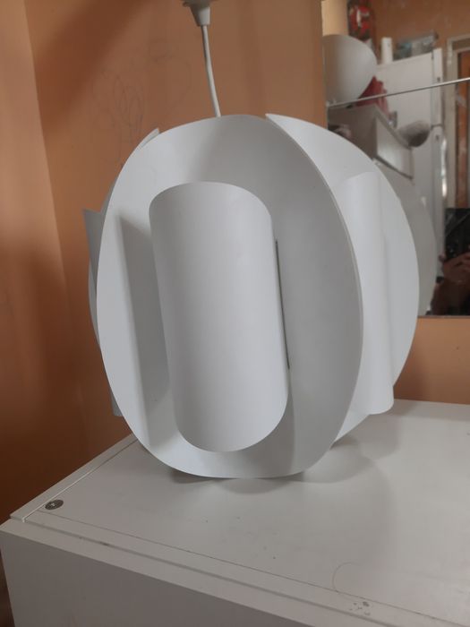 Lustra Camera de culoare alba