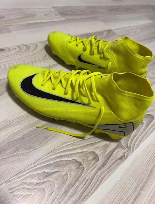 Vand nike mercurial urgent 150 lei!!!