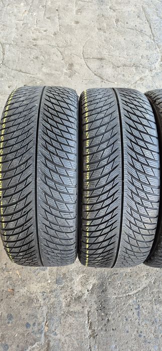 4 anvelope iarna Michelin,235/45/19.Pretul este pe bucata.