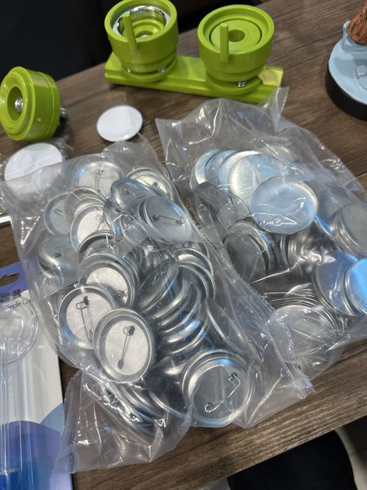 набор для изготовления значков