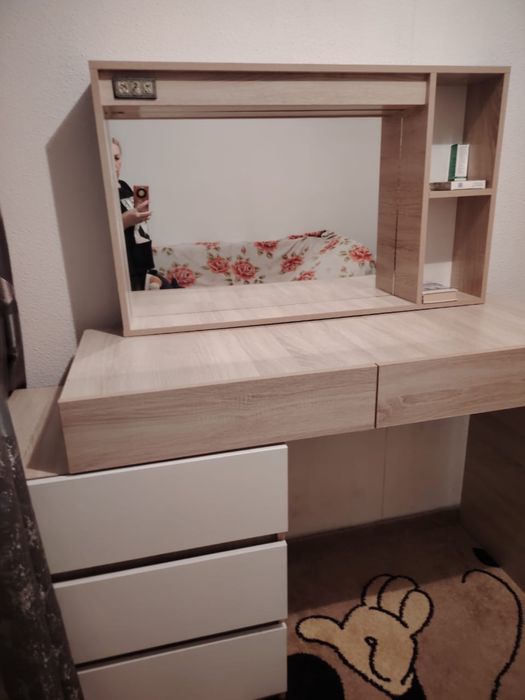 Камод,Туалетный столик,Стол