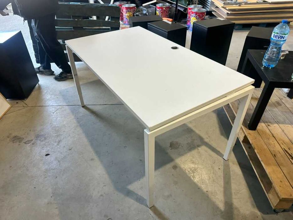 Офис бюро 140×80 с метална конструкция и регулируема височина