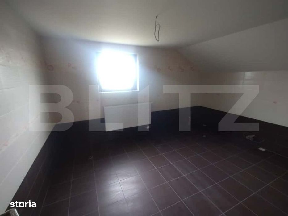 Casa de 140 mp, pe 2 nivele, 4 camere, oras Beclean